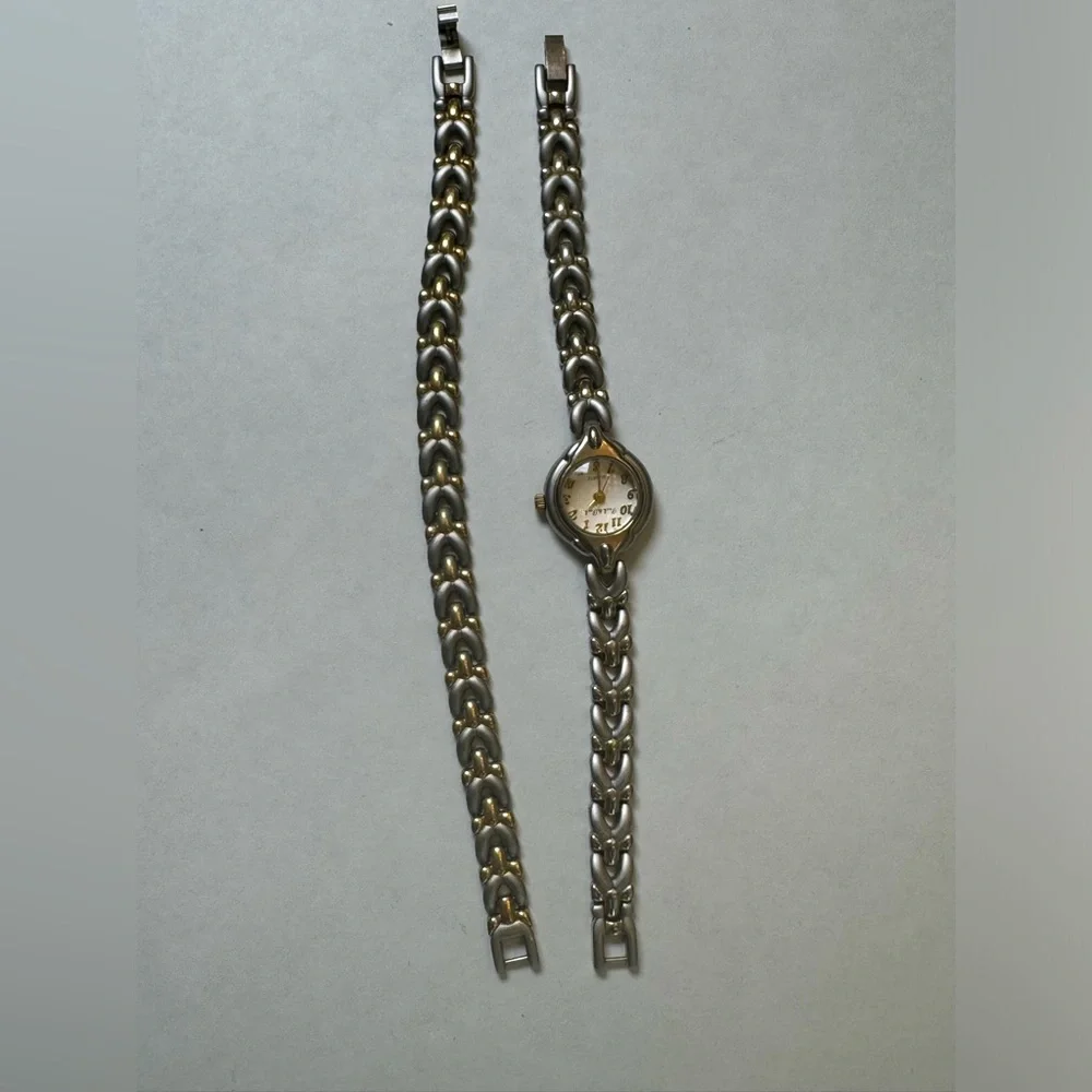 Vintage Peck & Peck Ladies Gold & Silver Tone Watch & Bracelet Set PCP4249